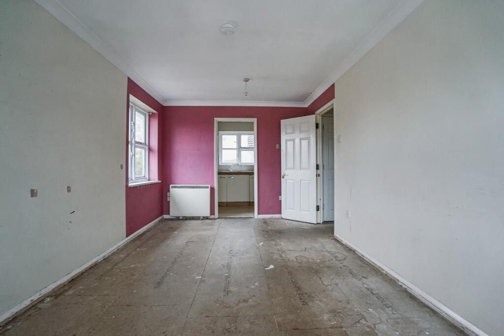 84 Staffords Place, Horley, Surrey RH6 9GY