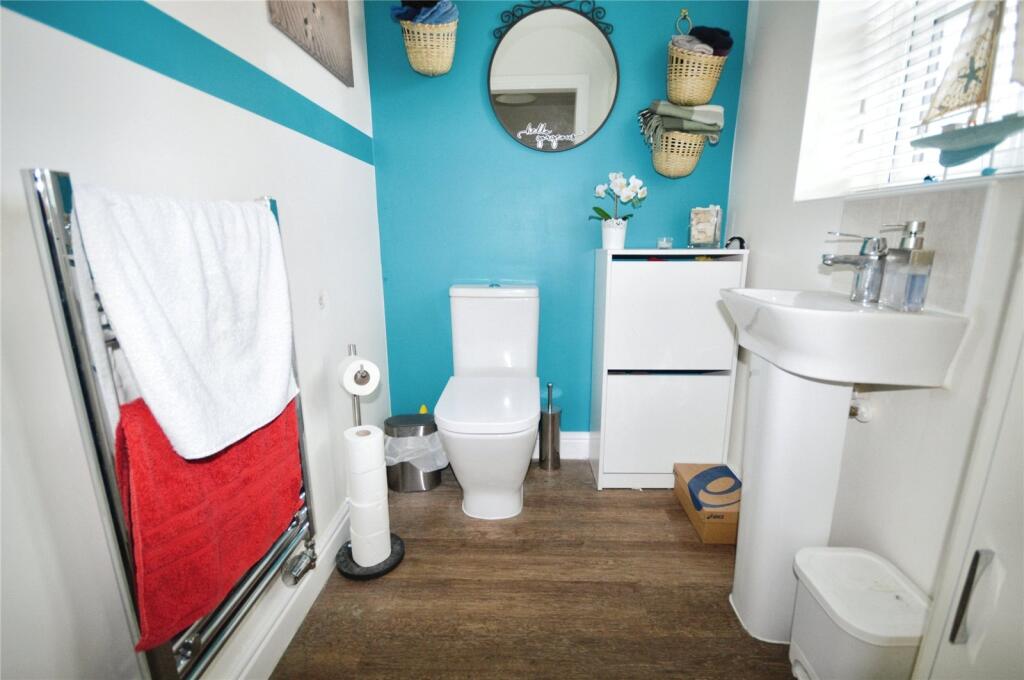 Cloakroom/Wc