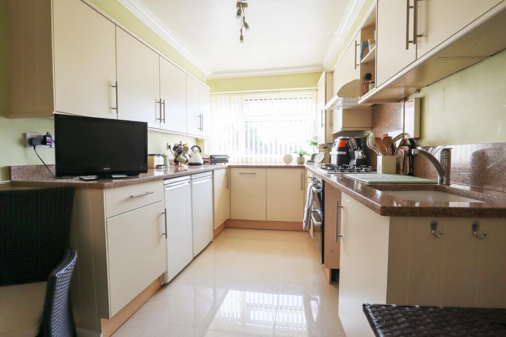 Kitchen (2).jpg