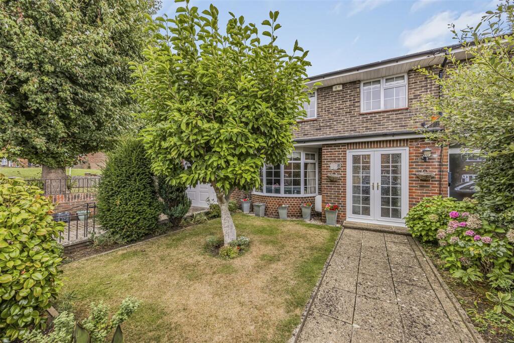 8 Moorgreen Road, Havant-PorticoMarketing-SoldBy-3