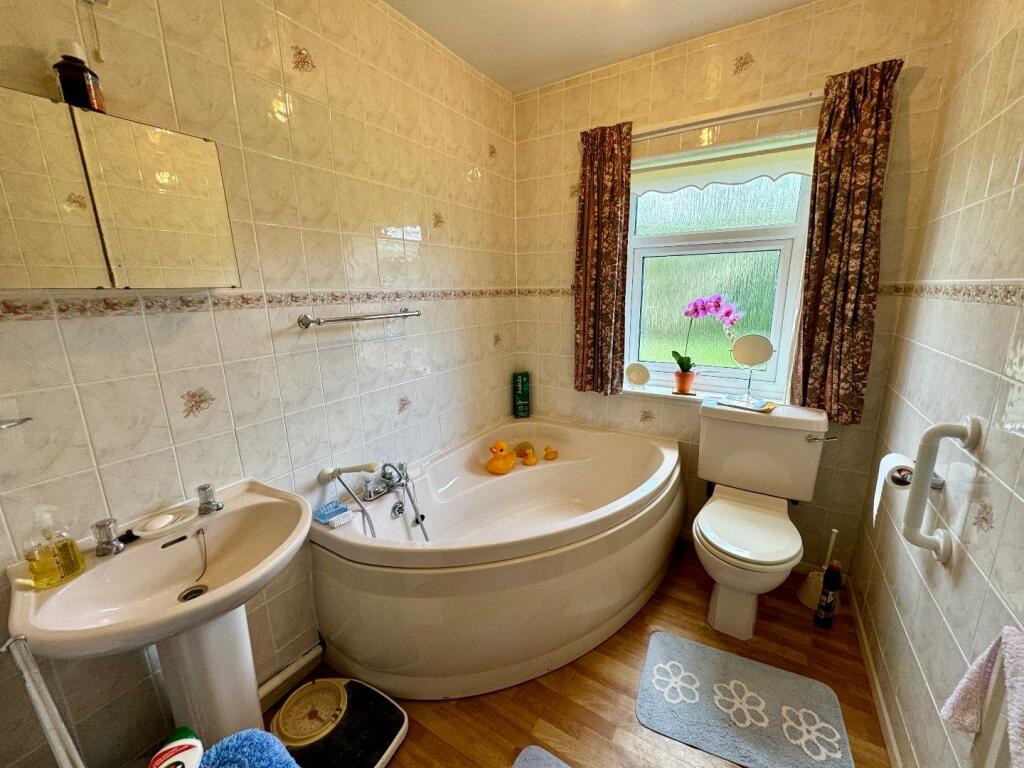 BATHROOM/W.C.
