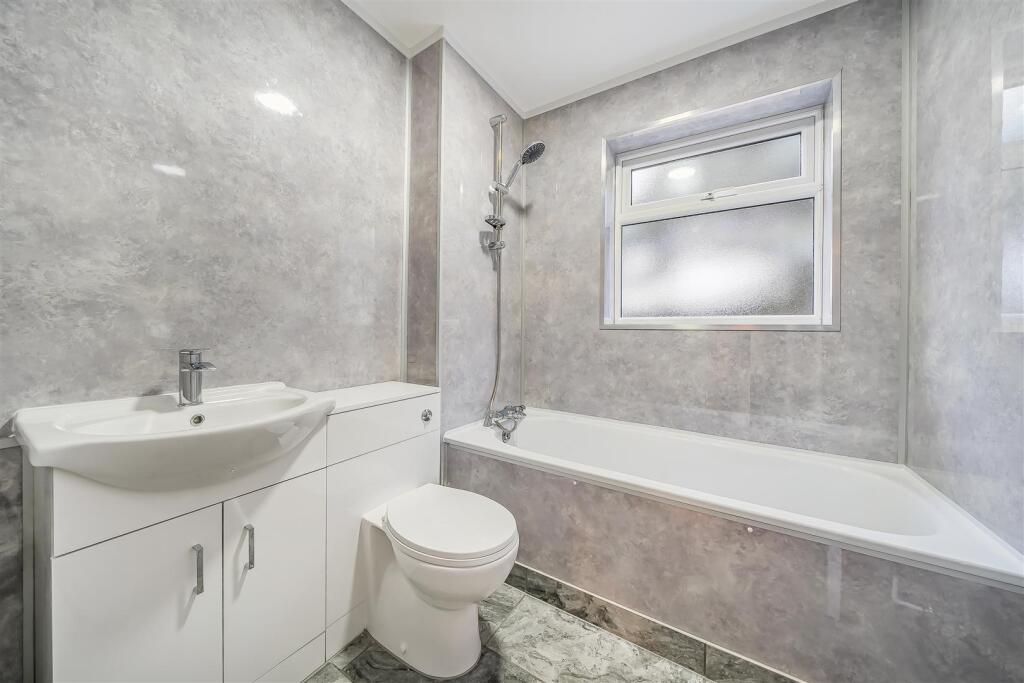 18 Cowan Close, Rugby (14).jpg