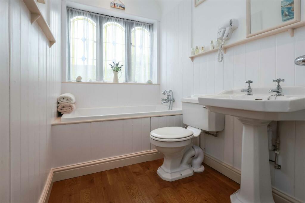 En-Suite Bathroom