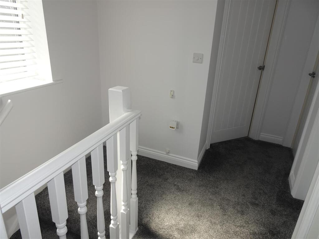 FIRST FLOOR LANDING