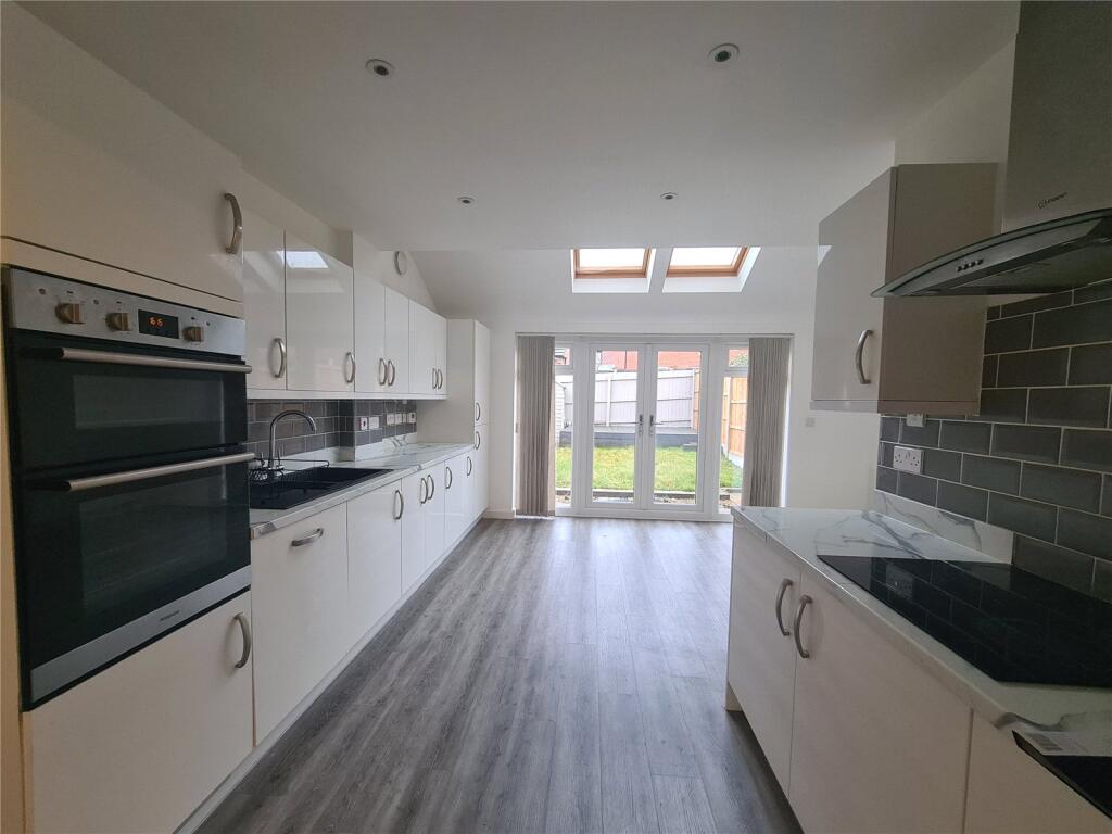 Kitchen: