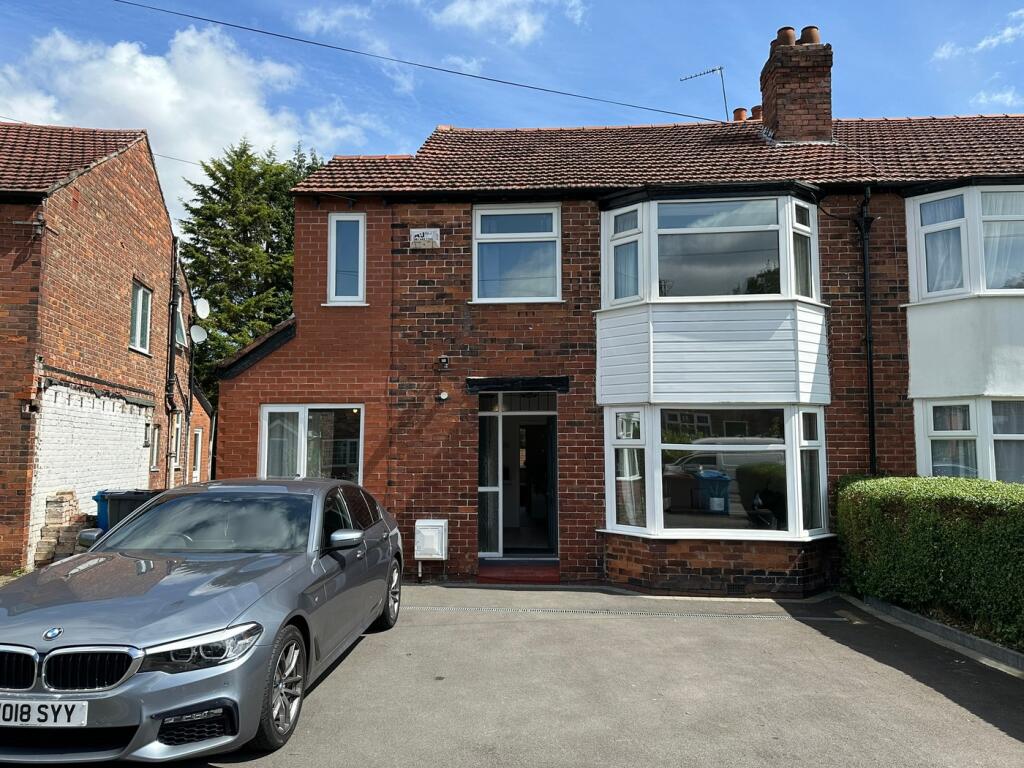 Charming front view of a well-maintained proper...