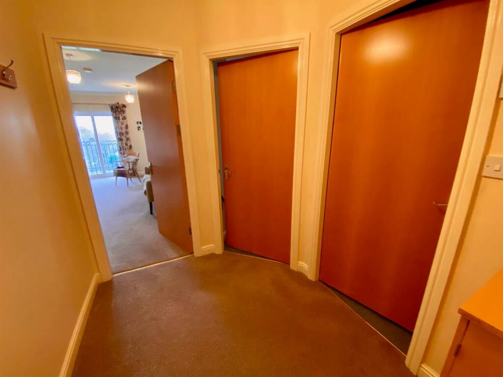 autumn heights 29 hallway.jpg