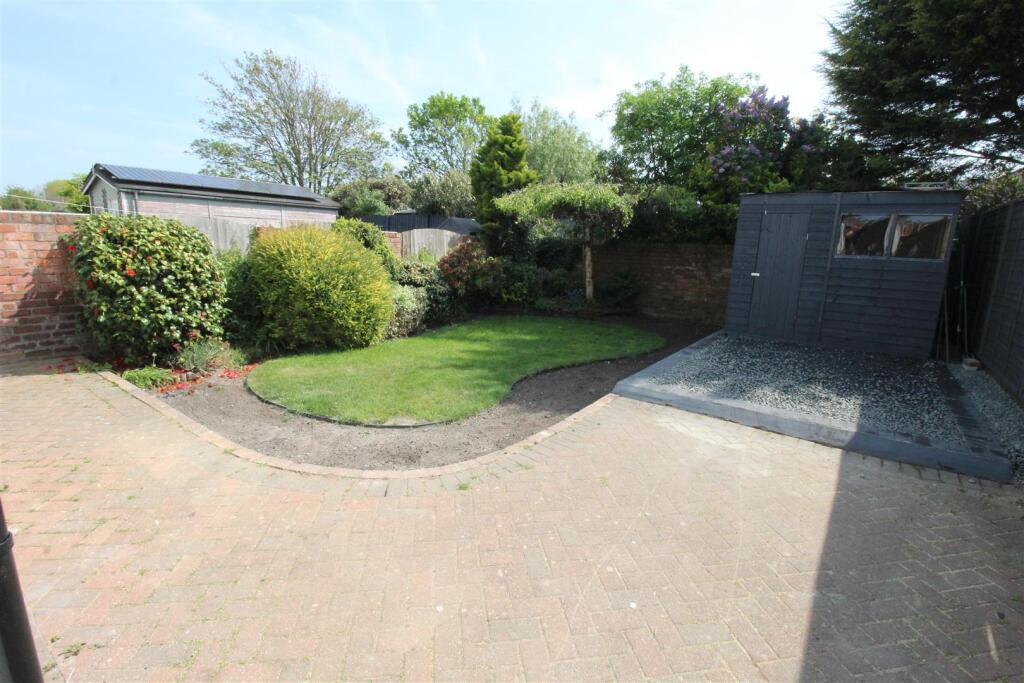 Highbury Road East, 43, outside 2.JPG