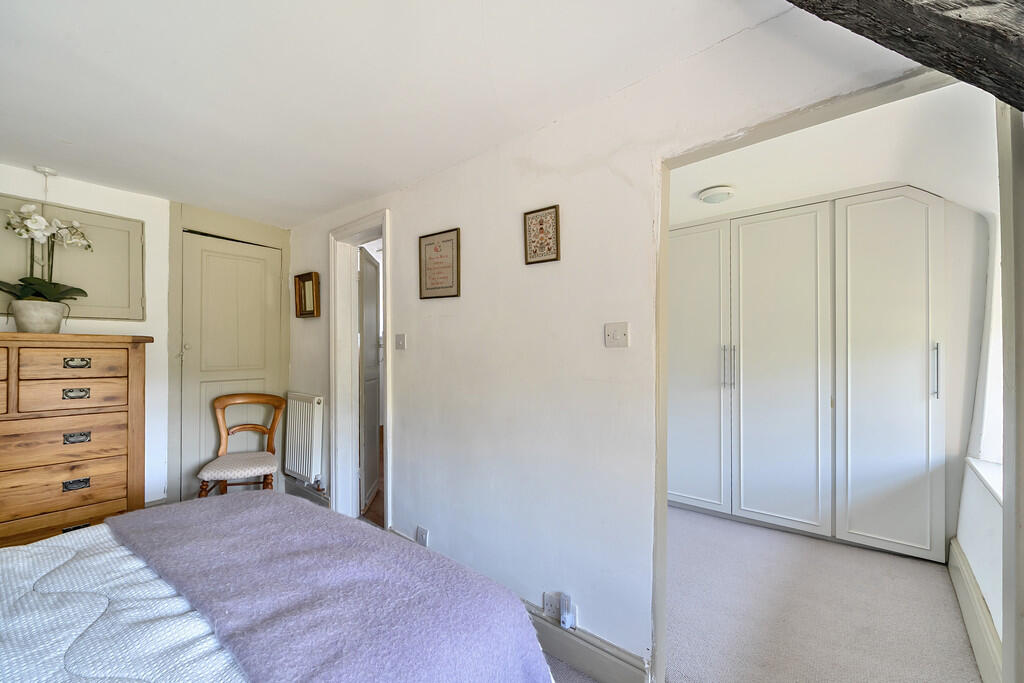 Bedroom 1 / Dress...