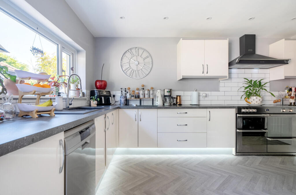 14-6824699ce3ac7-...