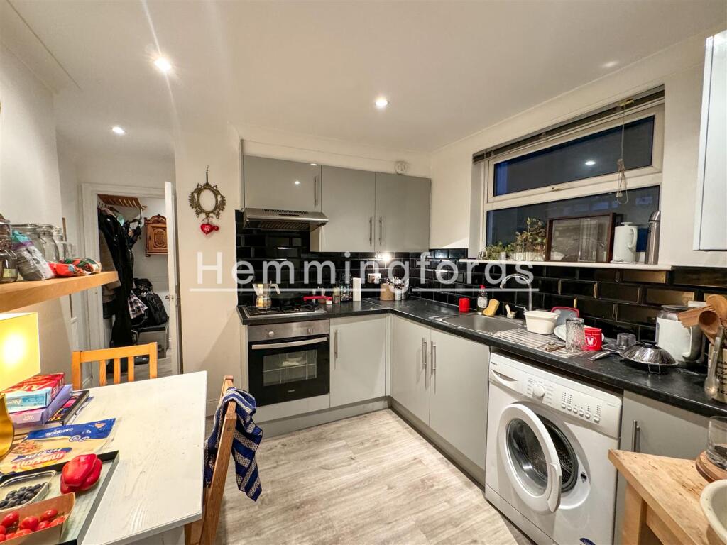 Kitchen 2.jpg