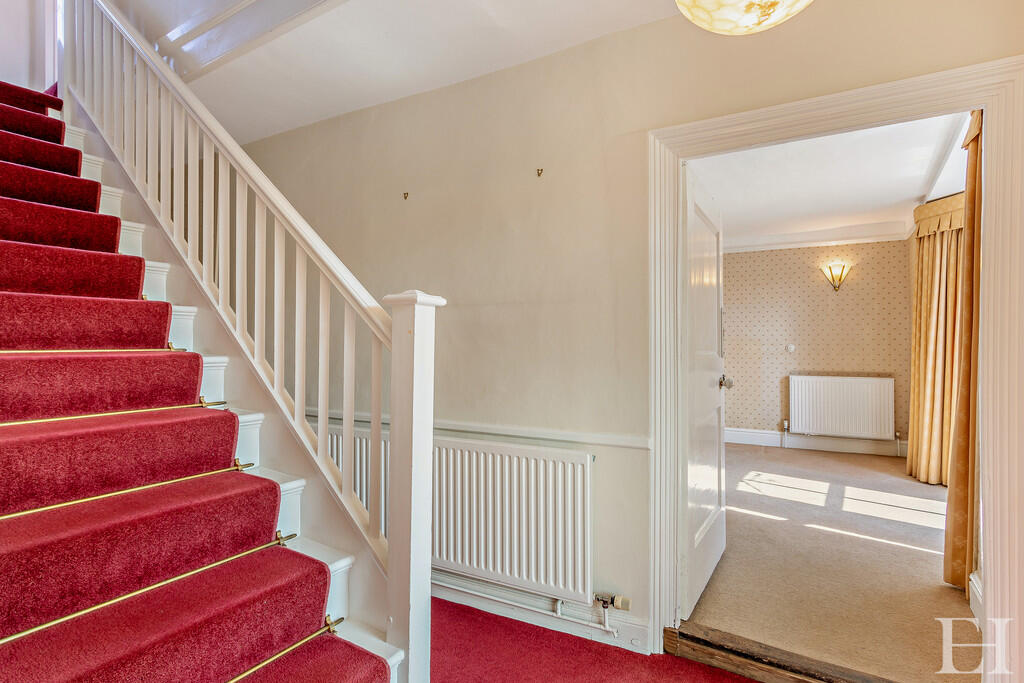 8642632-interiorW...