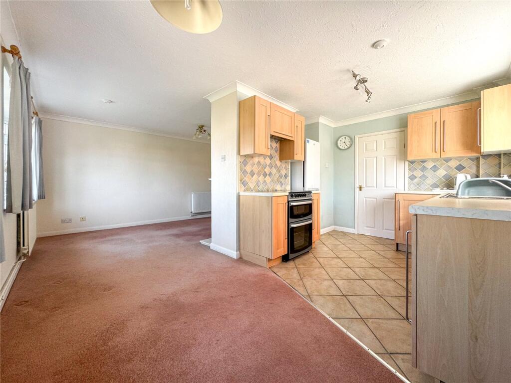 Kitchen &amp; Lounge