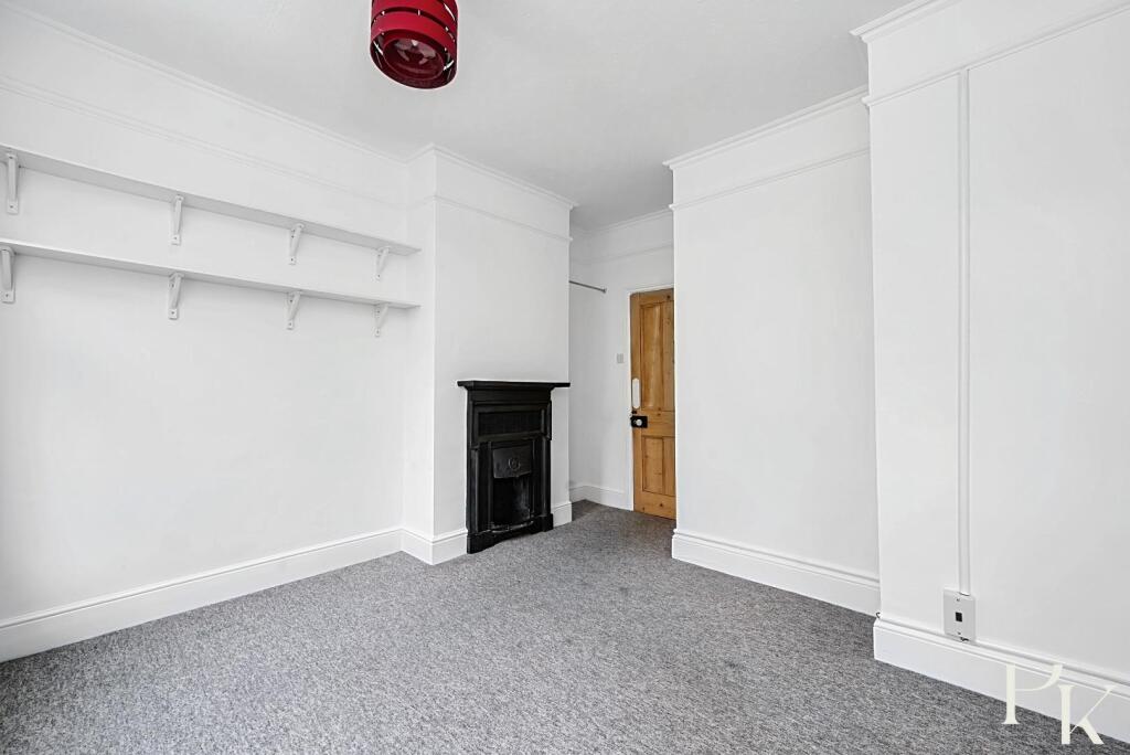 17 Marine Avenue BN3 (19).jpg