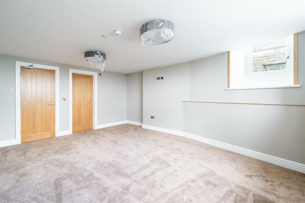 Bedroom 2-5.jpg