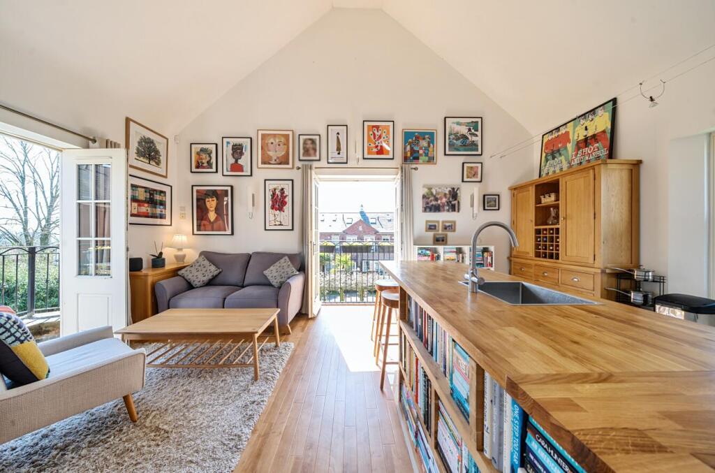 4 Wintour House, Guys Common (15).jpg