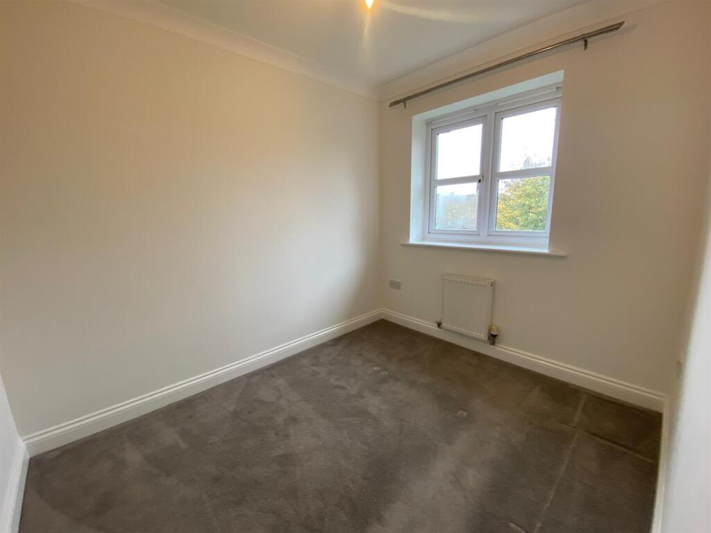 SMALL BEDROOM.jpg