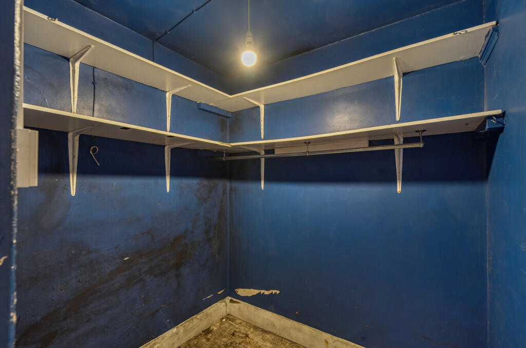 1364578-6-68e685f...