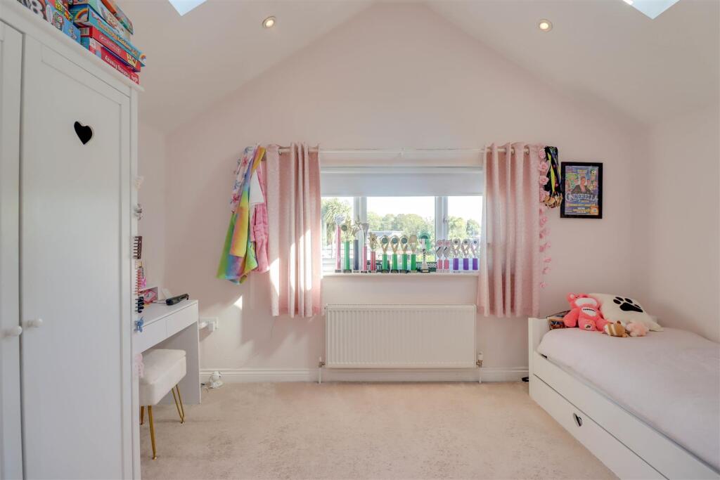 46 LAUREL AVENUE-4.jpg