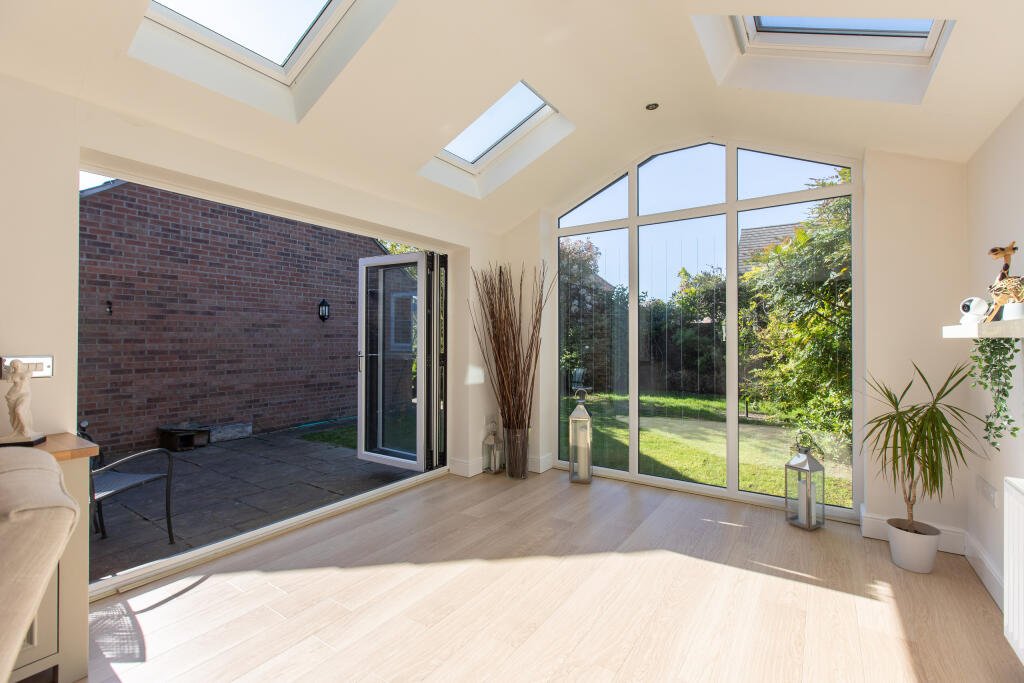 Greengage Close 8 Kitchen Breakfast Family Room-1