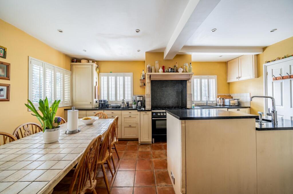 Davidson Frost-Wellings, DFW, Chiltern Avenue, Bus