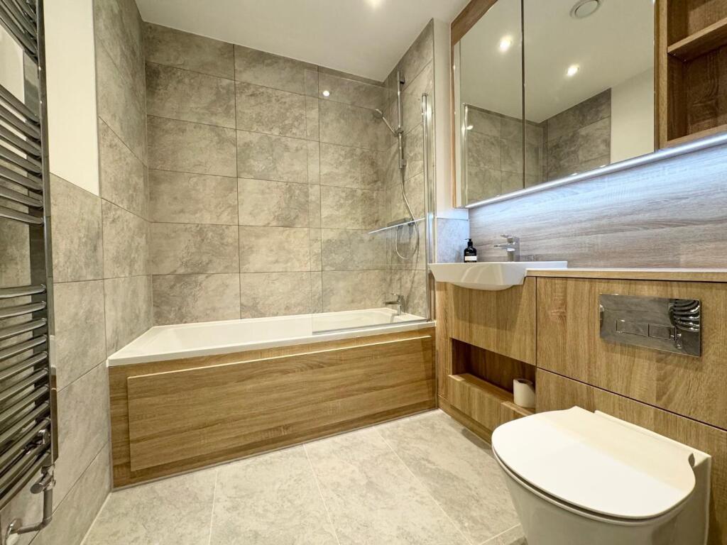 Bathroom (1).jpg