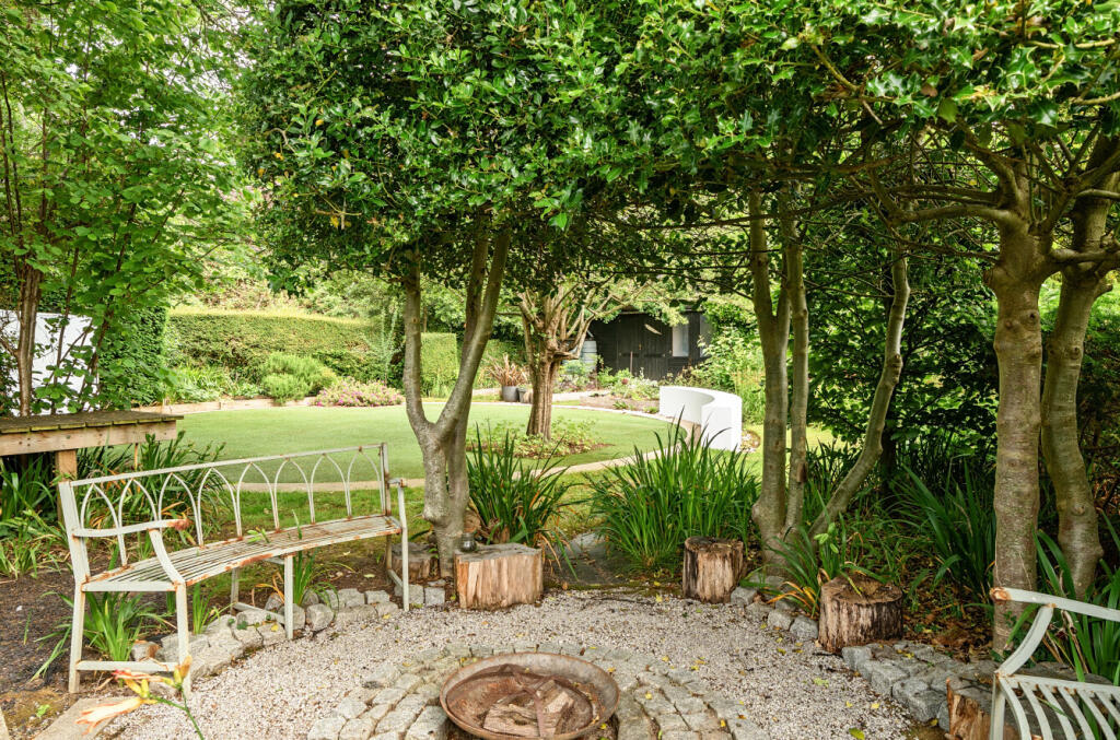 1311707-10-684fdb...