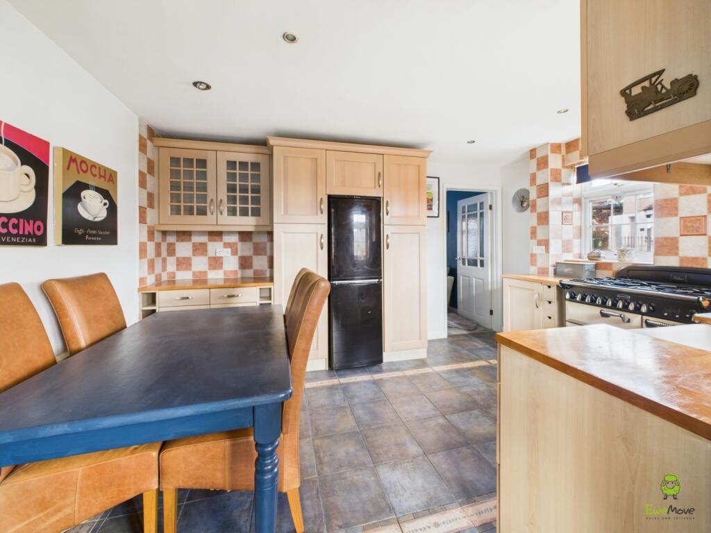 CAM03779G0-PR0288-STILL008