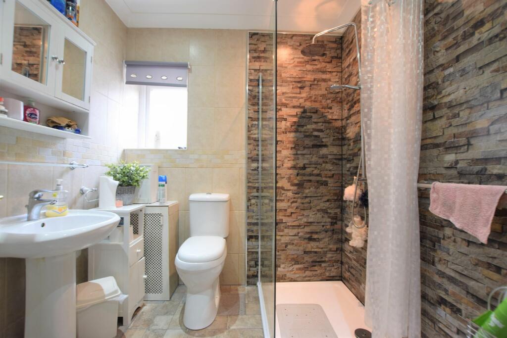 GROUND FLOOR SHOWER ROOM