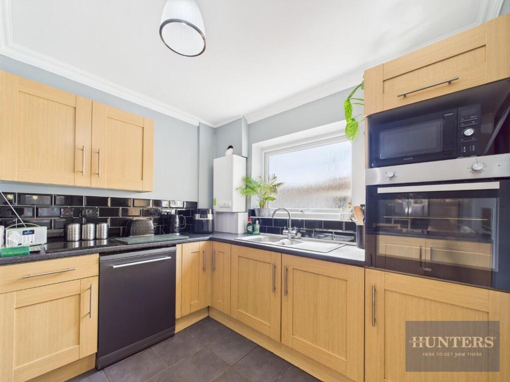 Kitchen / Dining Area