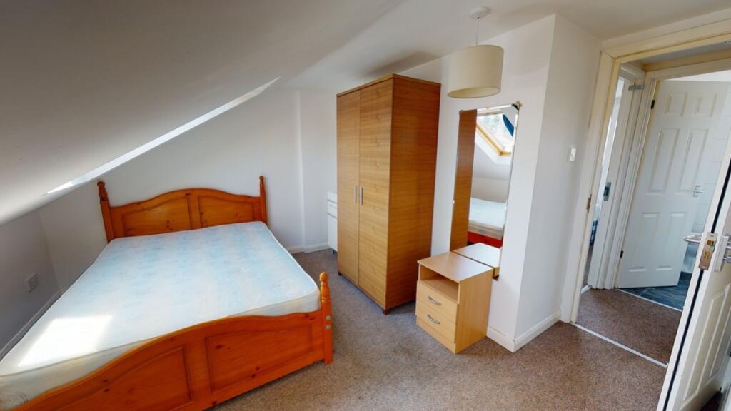 27 DeMontfort Road Bedroom 8