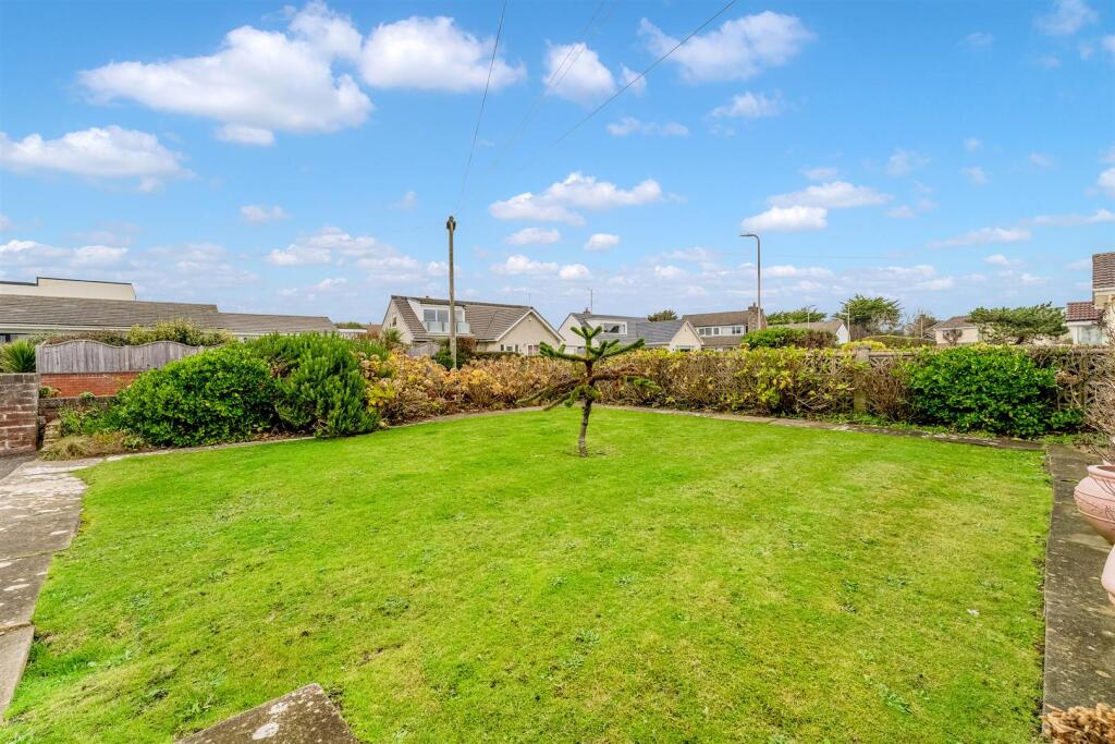 Margaret Road - Side garden