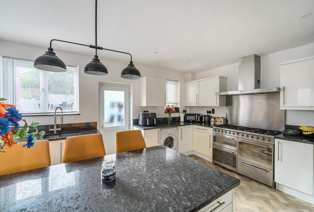 1372311-12-68f8bb...