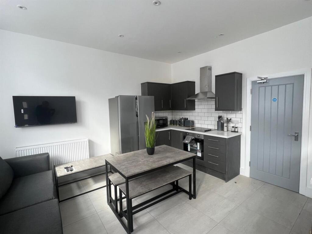 Living area - communal.JPG