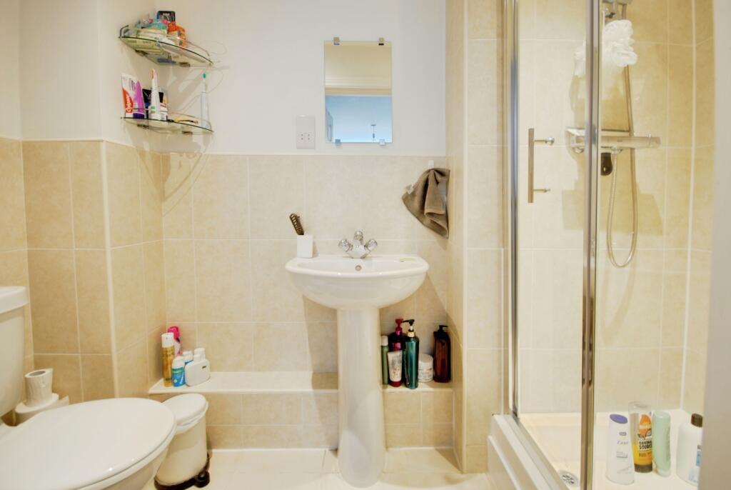pbox-bathroom-311716.jpg