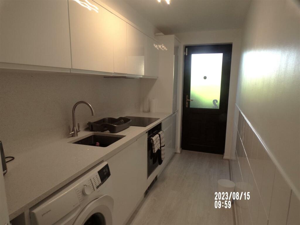 Kitchen 1.JPG