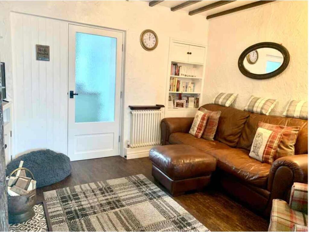 Living Room1.jpg