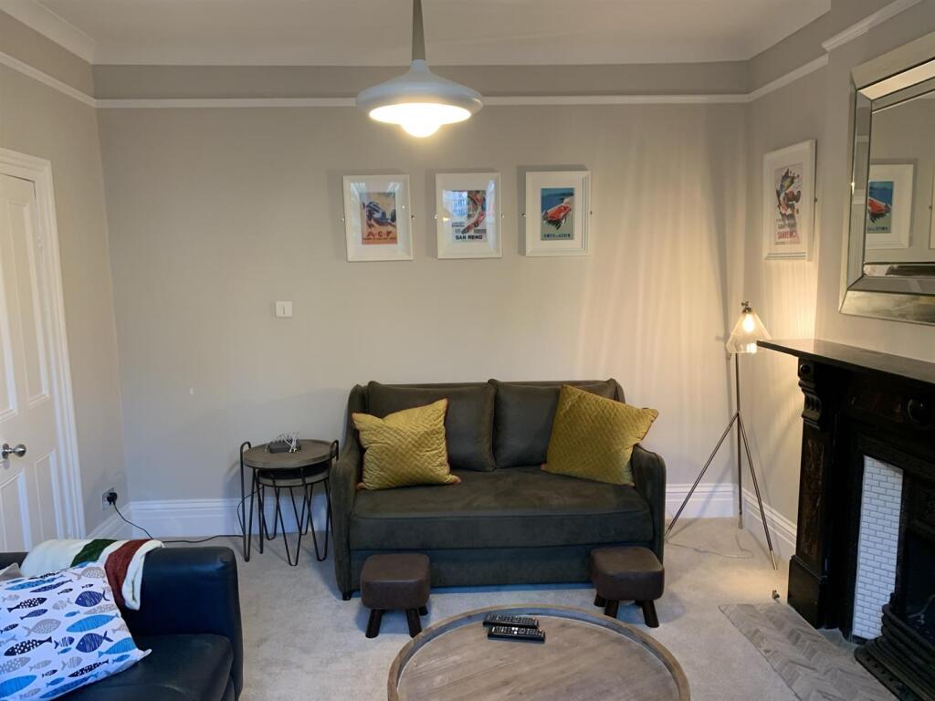 Lounge1.JPEG