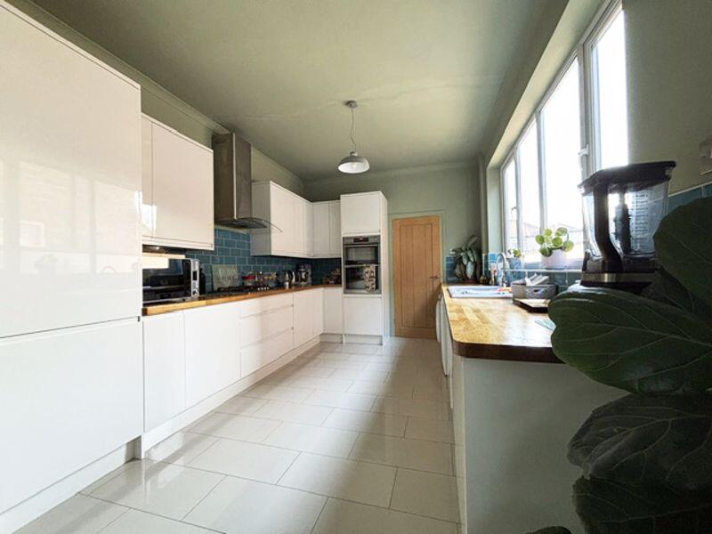 Kitchen/ diner photo 2