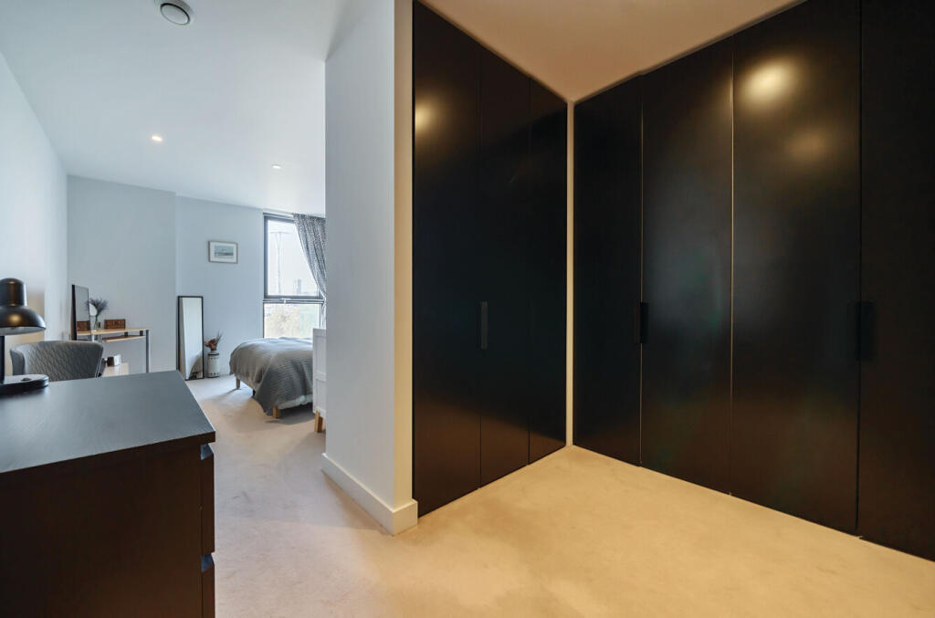 Walk-in Walldrobe.jpg