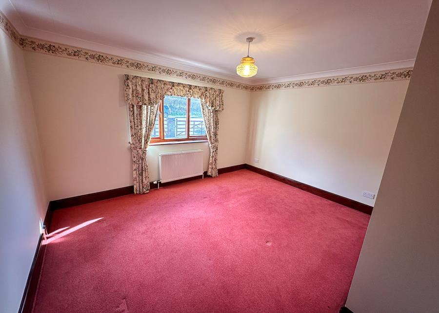 FRONT DOUBLE BEDROOM 2