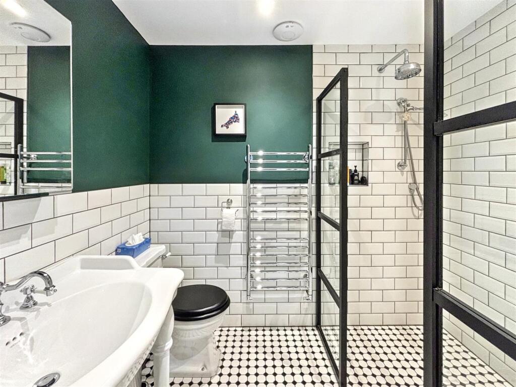 Ensuite 2.jpeg