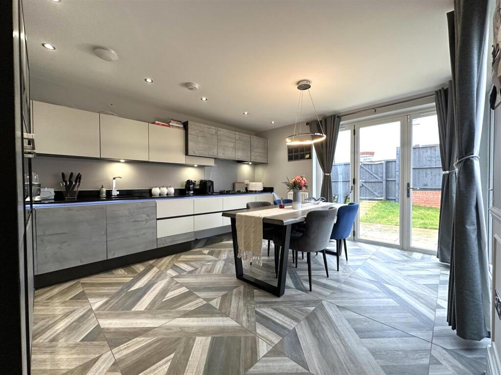 OPEN-PLAN Dining Kitchen 816