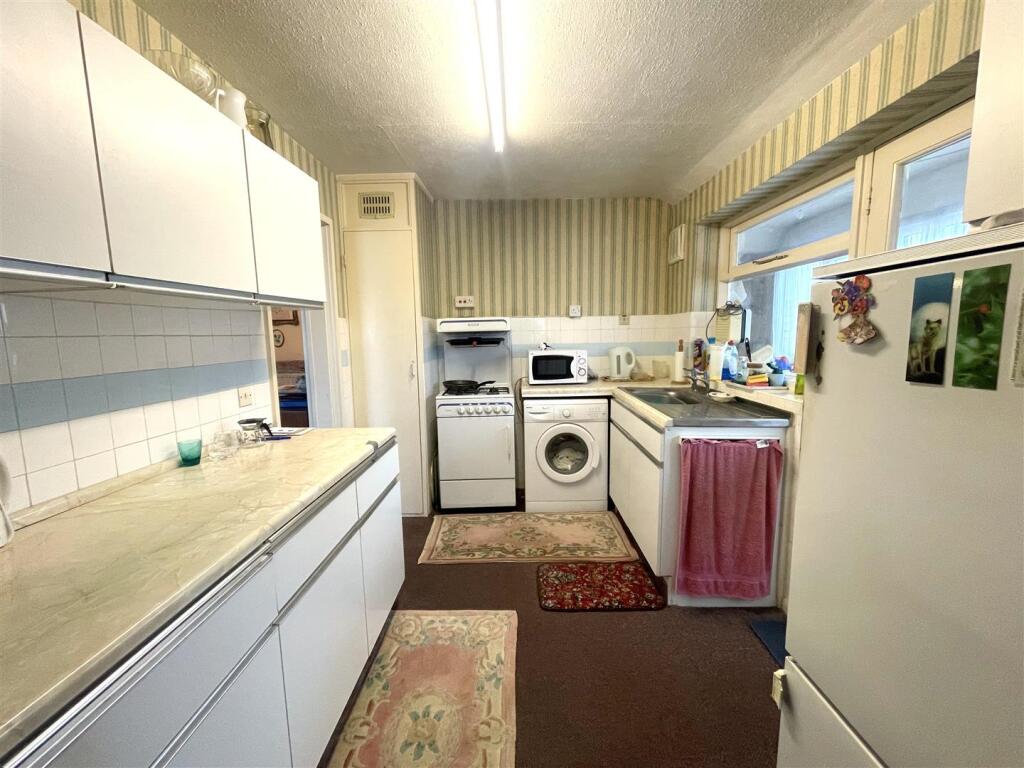 kitchen 2.JPG