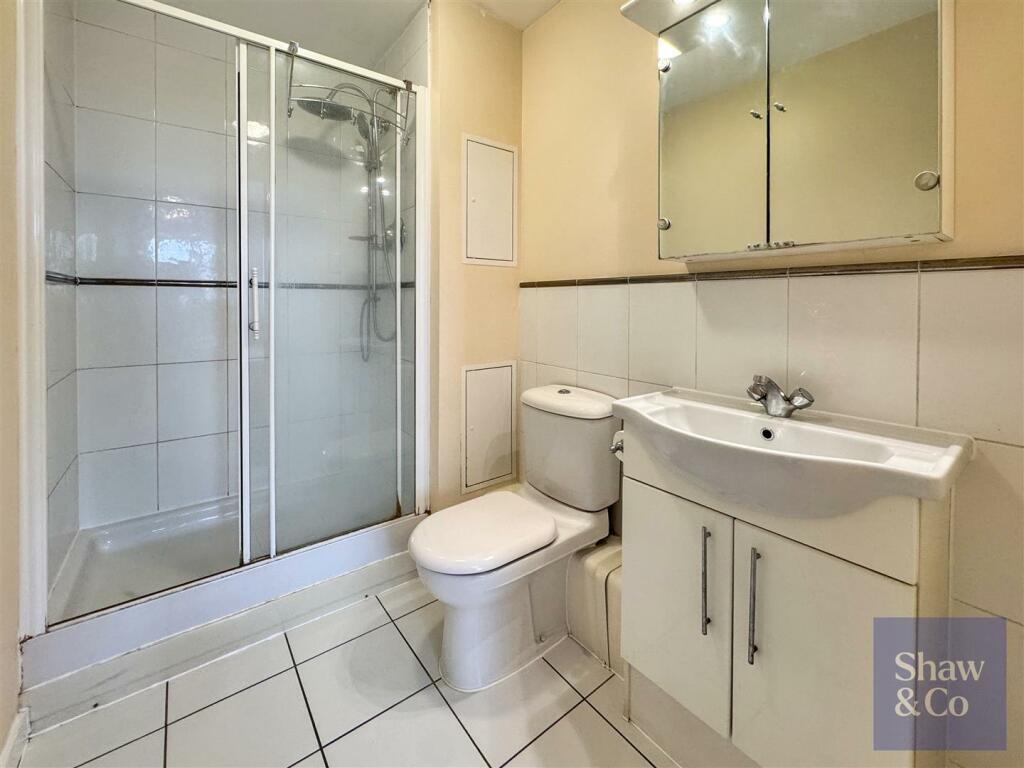 Ensuite.jpeg