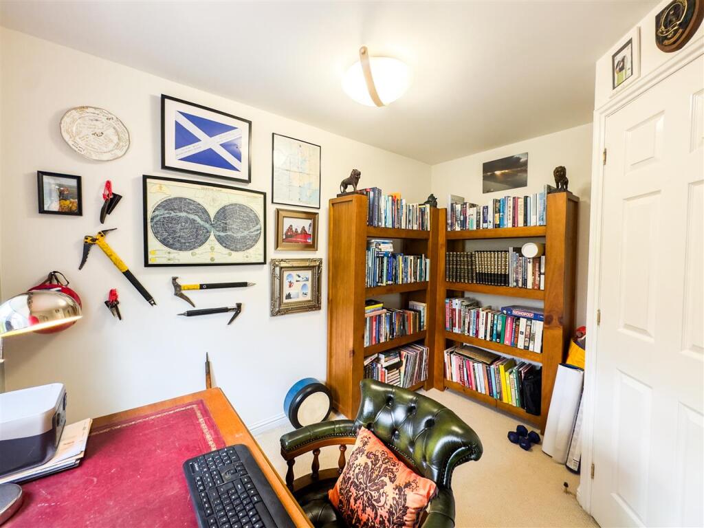 Bedroom/Office