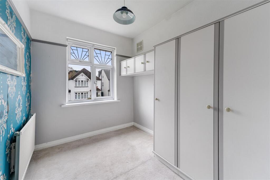 41 Oaklands Avenue, Isleworth TW7-36.jpg