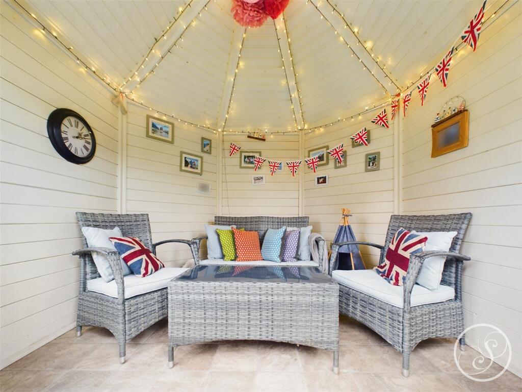 SUMMER HOUSE