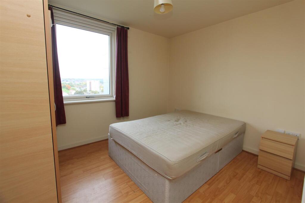bedroom.JPG