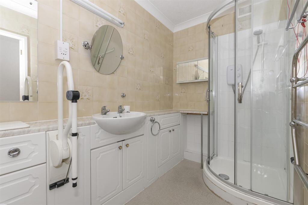 Shower Room.jpg